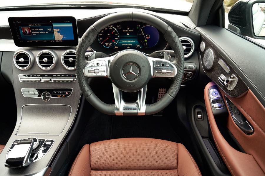 Панель приборов Mercedes-AMG C43 4Matic Coupe (C205) 2018 года  (UK) (фото 13 из 40)